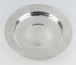 A large silver Armada dish Sheffield 2001, 22cm, 465 grams 