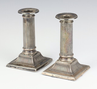 A pair of Victorian silver dwarf candlesticks with reeded decoration London 1898, 13cm 