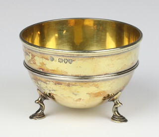 A Victorian silver circular bowl on hoof feet London 1892, 164 grams 