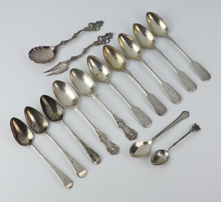 A Victorian silver teaspoon and minor silver cutlery, 324 grams 