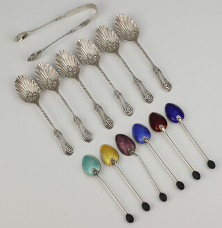 A set of 6 Edwardian silver teaspoons with shell bowls Sheffield 1904 together with a pair of sugar nips and 6 enamelled coffee spoons (a/f), 145 grams 