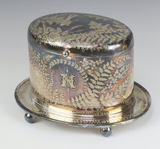An Edwardian oval engraved silver plated biscuit barrel decorated with flowers, raised on ball feet 21cm 