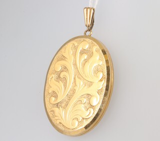 An oval 9ct yellow gold engraved locket 13.9 grams 