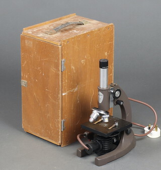 A Swift 95 Series electric monocular microscope in a wooden carrying case, an C.O.C. zoom 50x90-900X microscope in wooden carrying case together with 5 boxes of slides 