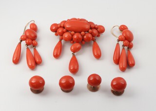 A Victorian yellow metal coral bead brooch, a pair of ditto earrings for pierced ears, 4 ditto studs 