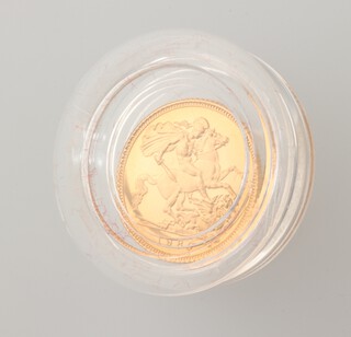 A half proof sovereign 1980, cased 