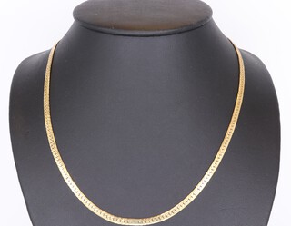 A yellow metal 750 flat link necklace, 19 grams, 48cm 