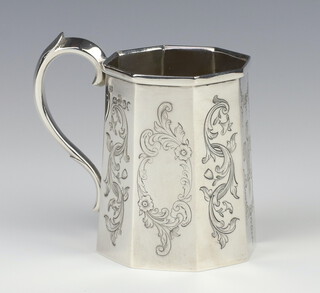 A Victorian silver octagonal mug with engraved scroll decoration and fleur de lis, London 1861, 141 grams, 8cm 