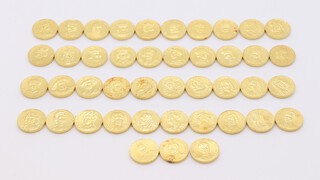 Forty three, 22ct yellow gold commemorative coins - The Kings and Queens of England by John Pinches, each 3.1 grams (133 grams total weight) 