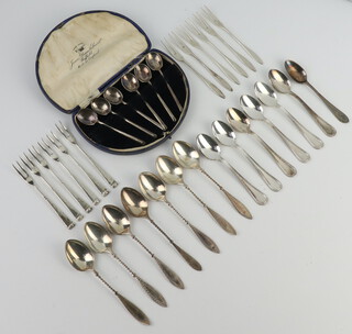 Six Art Deco silver coffee spoons Sheffield 1927 and minor spoons, 136 grams