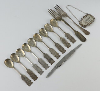 A Victorian silver dessert fork London 1860 and minor cutlery, weighable silver 88 grams 