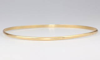 A yellow metal 18ct bangle 6.5cm, 4.2 grams 