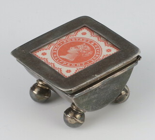 A white metal 925 rectangular stamp box on ball feet 3cm