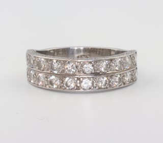 A white metal plat. double half eternity ring approx. 0.4ct, 5.2 grams, size J 