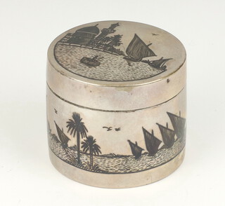 An Egyptian Niello silver circular box 53.4 grams, 5cm 