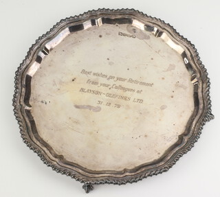 A Georgian style silver salver with pie crust rim and presentation inscription, Sheffield 1979, 27cm, 602 grams 
