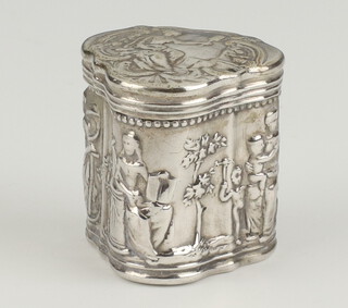 A 19th Century  Continental triangular cashew box decorated with figures 14 grams, 3cm 