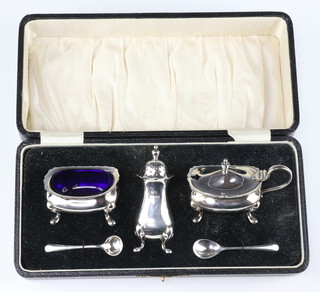 A silver 3 piece condiment set with 2 spoons Birmingham 1933, 130 grams, cased 
