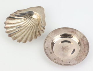 A silver Armada dish Sheffield 2005 together with a silver shell shaped butter dish, 116 grams 