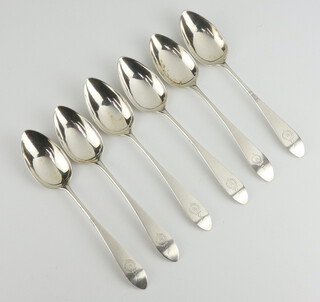 A set of 6 George III silver dessert spoons with engraved crest Edinburgh 1794 maker Francis Howden, 179 grams 