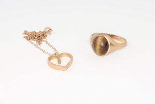 A gentleman's 9ct yellow gold tiger's eye ring size W 1/2, a 10ct yellow gold necklace 44cm and a ditto pendant, gross weight 6.5 grams 