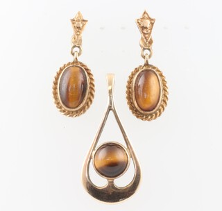 A 9ct yellow gold Tigers Eye pendant 30mm and a pair of ditto ear studs, gross weight 7 grams 