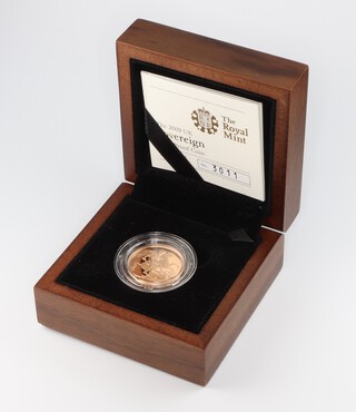 A 2009 limited edition proof sovereign no.3011, cased 