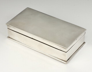 A rectangular silver cigarette box with engine turned decoration 4cm x 17cm x 9cm (marks rubbed) 