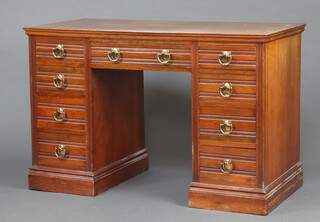 A late Victorian walnut pedestal dressing table/desk fitted 1 long and 8 short drawers 79cm h x 122cm w x 61cm d 