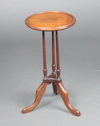 An Edwardian circular mahogany dish top wine table, raised on 3 turned columns with outswept supports 52cm h x 27cm 