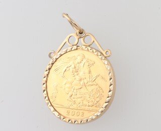 An Elizabeth II 2008 sovereign contained in a 9ct gold mount, gross weight 9.1grams
