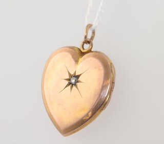 A yellow metal heart shaped locket set a diamond, 2cm, 3.3g