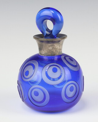 A silver mounted blue glass scent bottle Birmingham 1977, 14cm 
