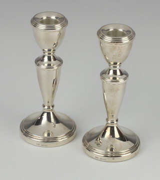A pair of silver tapered candlesticks Birmingham 1933, 12cm 