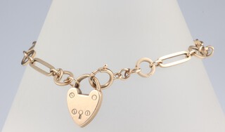 A 9ct yellow gold bracelet with padlock, 18cm, 7.1 grams  