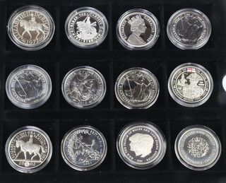 A 1977 silver commemorative crown and 11 others 349 grams