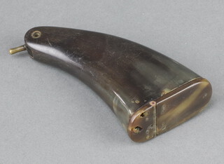 A 19th Century crescent shaped horn powder flask 10cm 