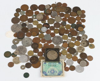 A collection of minor coins and commemorative crowns 