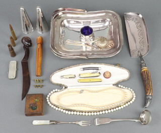 An Edwardian silver plated crumb scoop, a wooden paper knife, a pocket knife, minor plated wares and curios