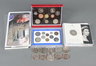 A quantity of commemorative coins and crowns 