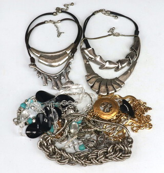 A quantity of vintage costume jewellery 