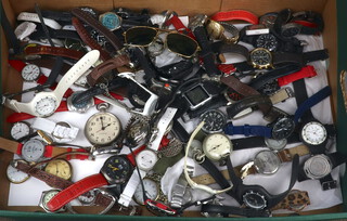 A large quantity of gentleman's fashion wristwatches 