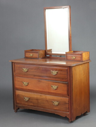 An Edwardian walnut dressing chest with mirror and 2 glove drawers above 3 drawers 153cm h x 106cm w x 51cm d 