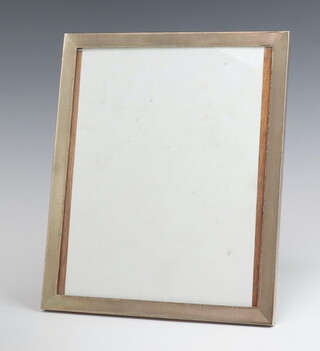 A rectangular silver photograph frame with engine turned decoration London 1985, 31cm 