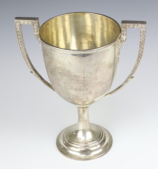 A Victorian silver 2 handled presentation trophy with inscription, London 1898, 32cm, 1260 grams 