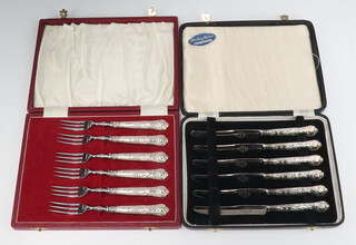 A set of 6 silver handled Kings pattern butter knives, Sheffield 1975 and 6 ditto dessert forks Sheffield 1942, cased 