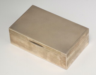 A rectangular silver engine turned cigarette box Birmingham 1967, 14cm 