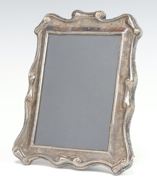 An Art Nouveau style silver photograph frame Sheffield 1989, 19cm 