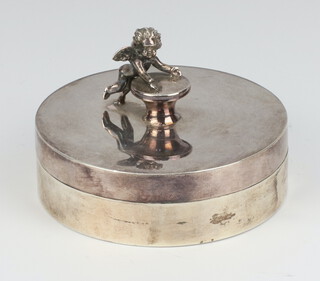 A circular silver trinket box with cherub finial, Birmingham 1987, 97 grams, 8cm 