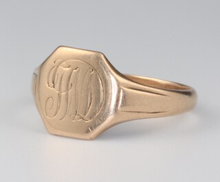 A 9ct yellow gold signet ring size T, 3.4 grams 